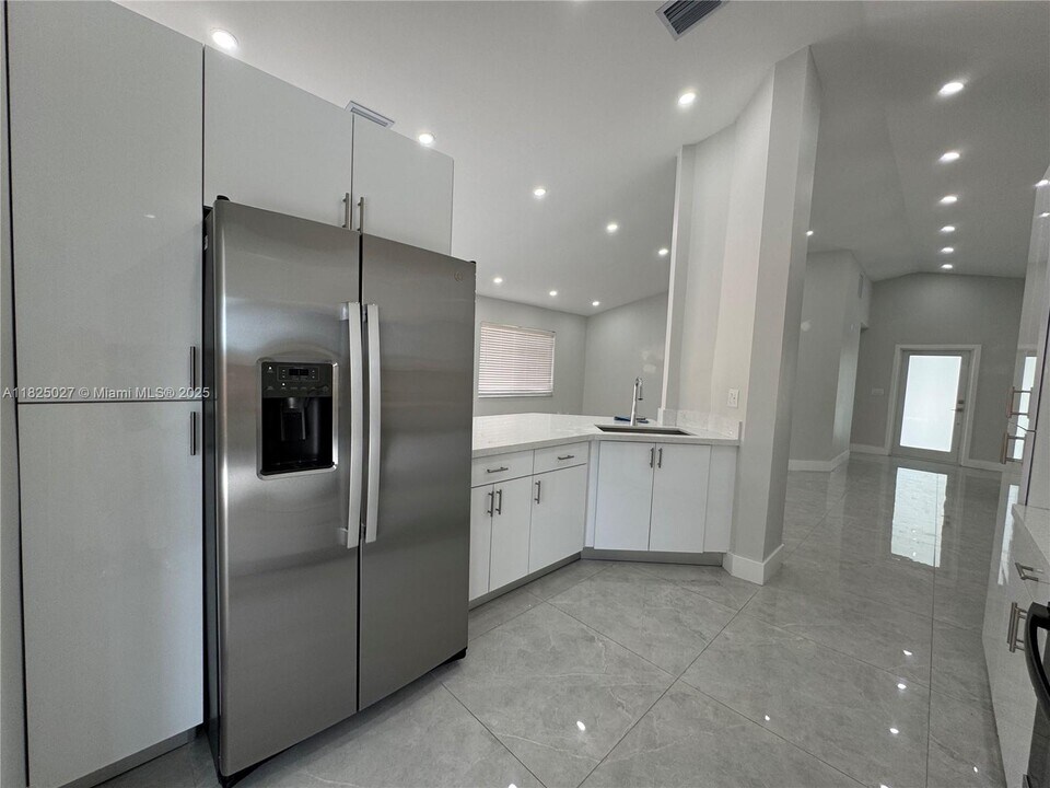14263 SW 177th Terrace in Miami, FL - Building Photo