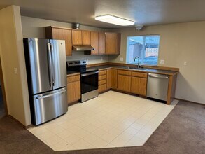 1031 NW Portland Ave, Unit C in Bend, OR - Building Photo - Building Photo