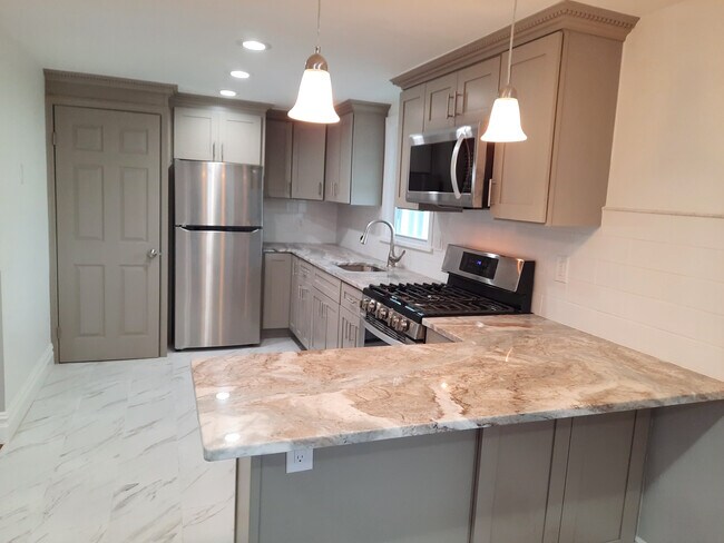 65 Washburn St in Jersey City, NJ - Building Photo - Building Photo