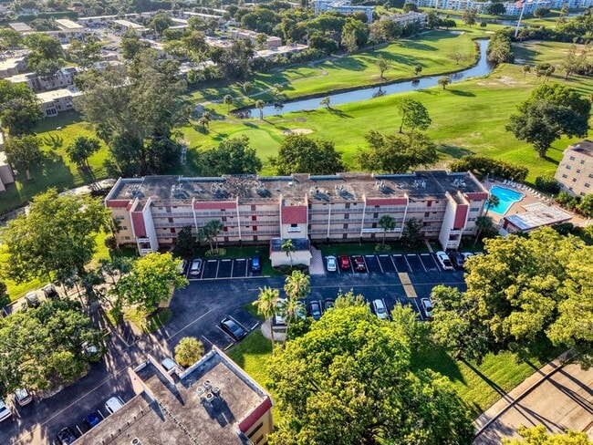 1035 Country Club Dr, Unit 407, Unit 407