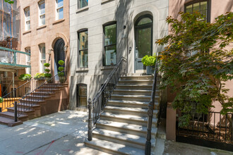 413 E 50th St in New York, NY - Building Photo - Building Photo