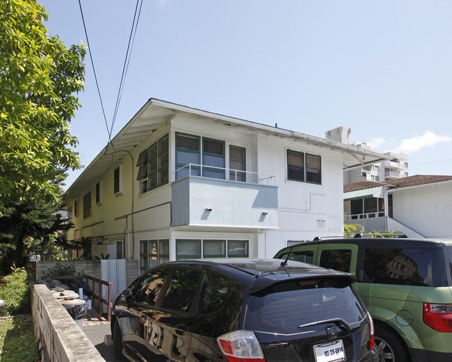 737 Mccully St in Honolulu, HI - Building Photo - Building Photo