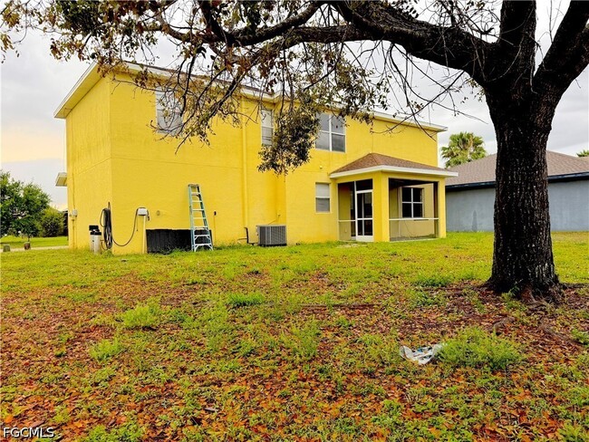 117 Shadow Lakes Dr in Lehigh Acres, FL - Building Photo - Building Photo