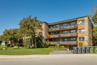 5085-5095 Sax Rue in Montréal, QC - Building Photo - Building Photo
