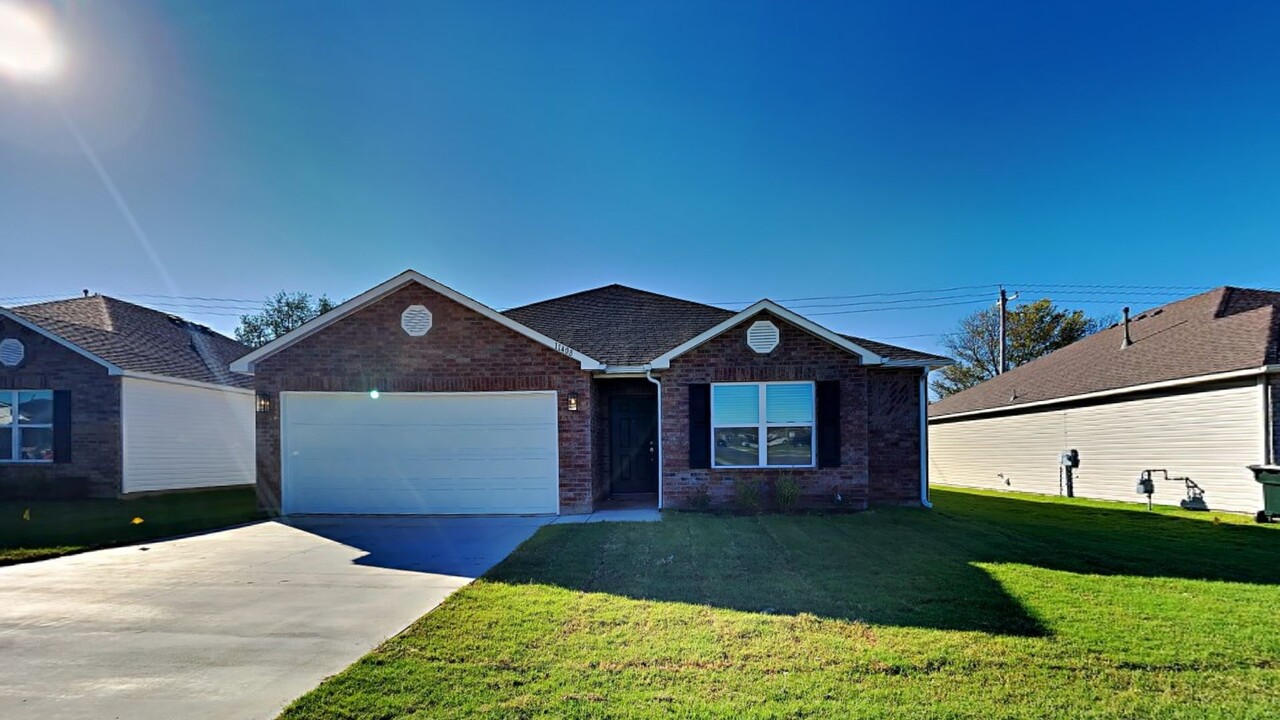 11408 S 232nd E Ave in Broken Arrow, OK - Foto de edificio