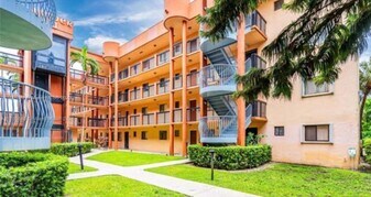 5300 W 21st Ct in Hialeah, FL - Building Photo