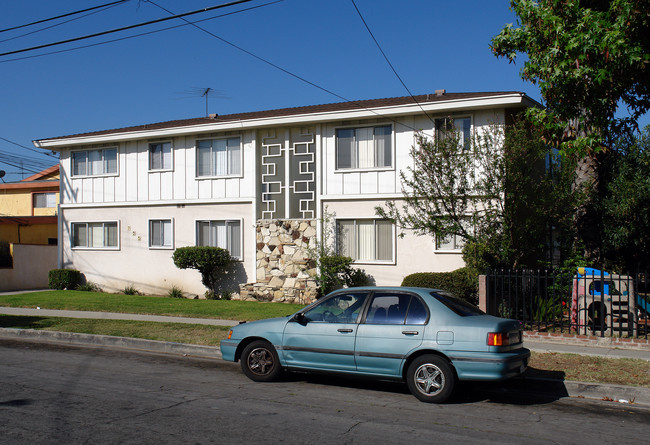 725 N Market St in Inglewood, CA - Foto de edificio - Building Photo