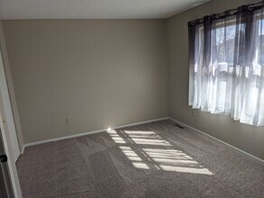 2105 49 1/2 Ln NW in Rochester, MN - Foto de edificio - Building Photo