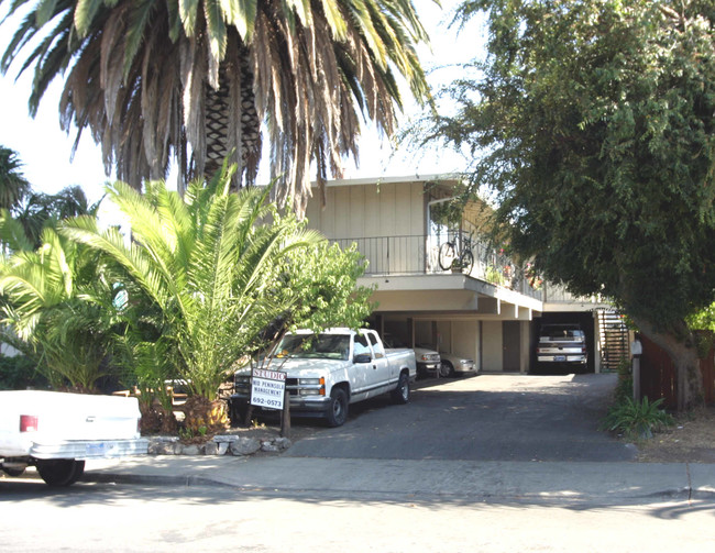 20 Northumberland Ave in Redwood City, CA - Foto de edificio - Building Photo