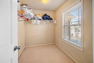 1094 N Village Dr in Decatur, GA - Building Photo - Building Photo