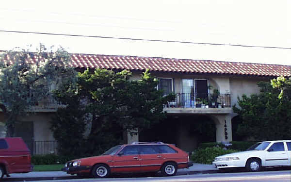 14209 Vanowen St in Van Nuys, CA - Foto de edificio - Building Photo