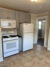 10 Hagert St in Nutley, NJ - Building Photo - Building Photo