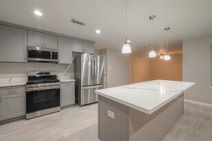 5755 Heron Dr in Houston, TX - Building Photo