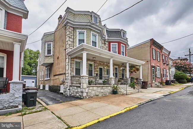 property at 1607 W 9th St