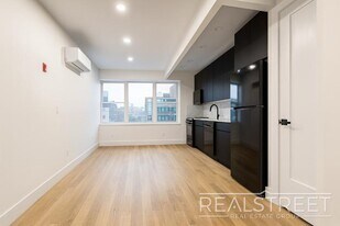 Malcom X Blvd in Brooklyn, NY - Building Photo