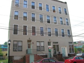 330-332 Jackson St in Hoboken, NJ - Building Photo - Building Photo