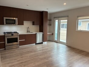 1445 9th St, Unit 202 in Santa Monica, CA - Foto de edificio - Building Photo