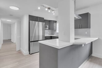 6235 SW Kendale Lakes Cir, Unit 140 in Miami, FL - Building Photo - Building Photo