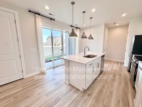 385 N Stone Cyn Ln in Star, ID - Building Photo - Building Photo