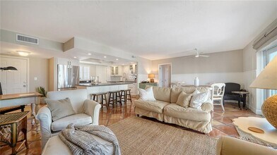 800 Benjamin Franklin Dr in Sarasota, FL - Building Photo - Building Photo