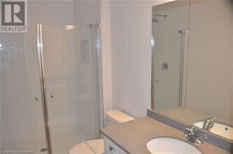 16 Workman Ln in Ancaster, ON - Building Photo - Building Photo