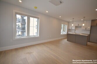 412 Market St, Unit 204 in Boston, MA - Building Photo - Building Photo
