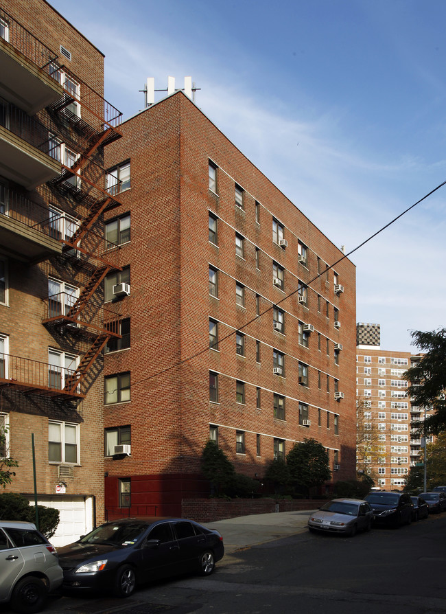 620-640 W 239th St in Riverdale, NY - Building Photo - Building Photo