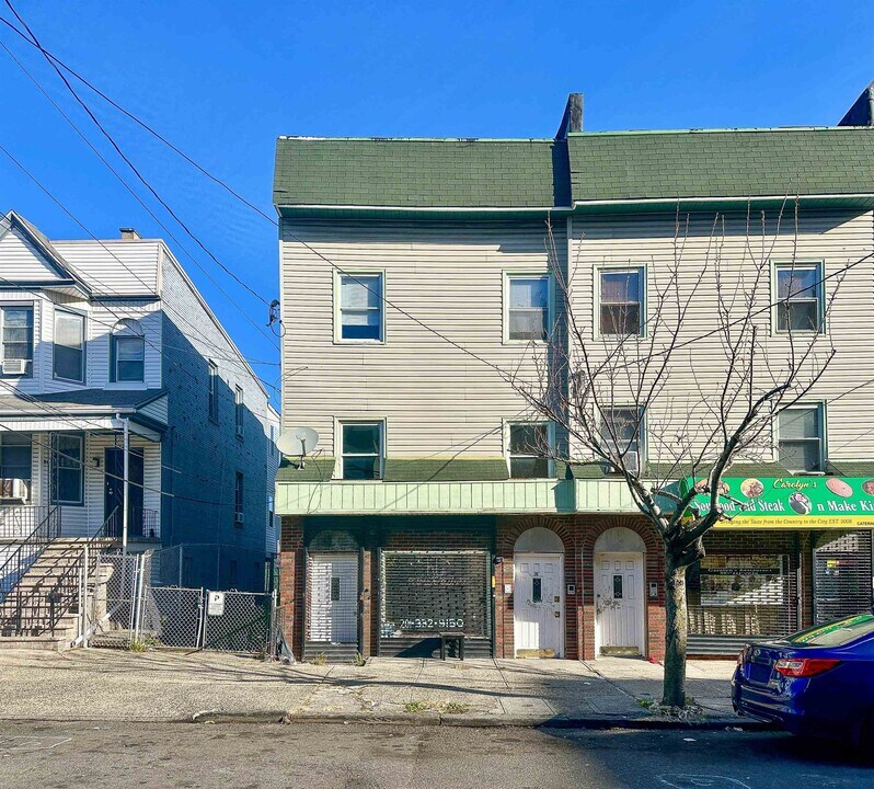 78 Orient Ave in Jersey City, NJ - Building Photo