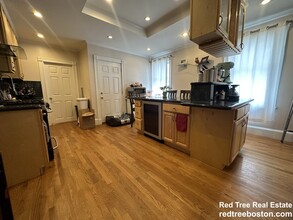 8 White Ave, Unit 2 in Chestnut Hill, MA - Building Photo - Building Photo