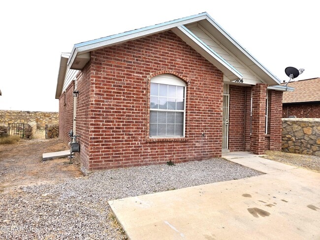 3856 Tierra Alamo Dr in El Paso, TX - Building Photo - Building Photo