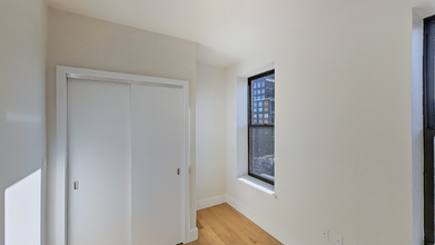 76 E 1st St in New York, NY - Building Photo - Building Photo