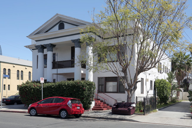 1400 Albany St in Los Angeles, CA - Building Photo - Building Photo