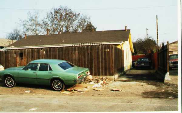 2118 Addison Ave in East Palo Alto, CA - Foto de edificio - Building Photo