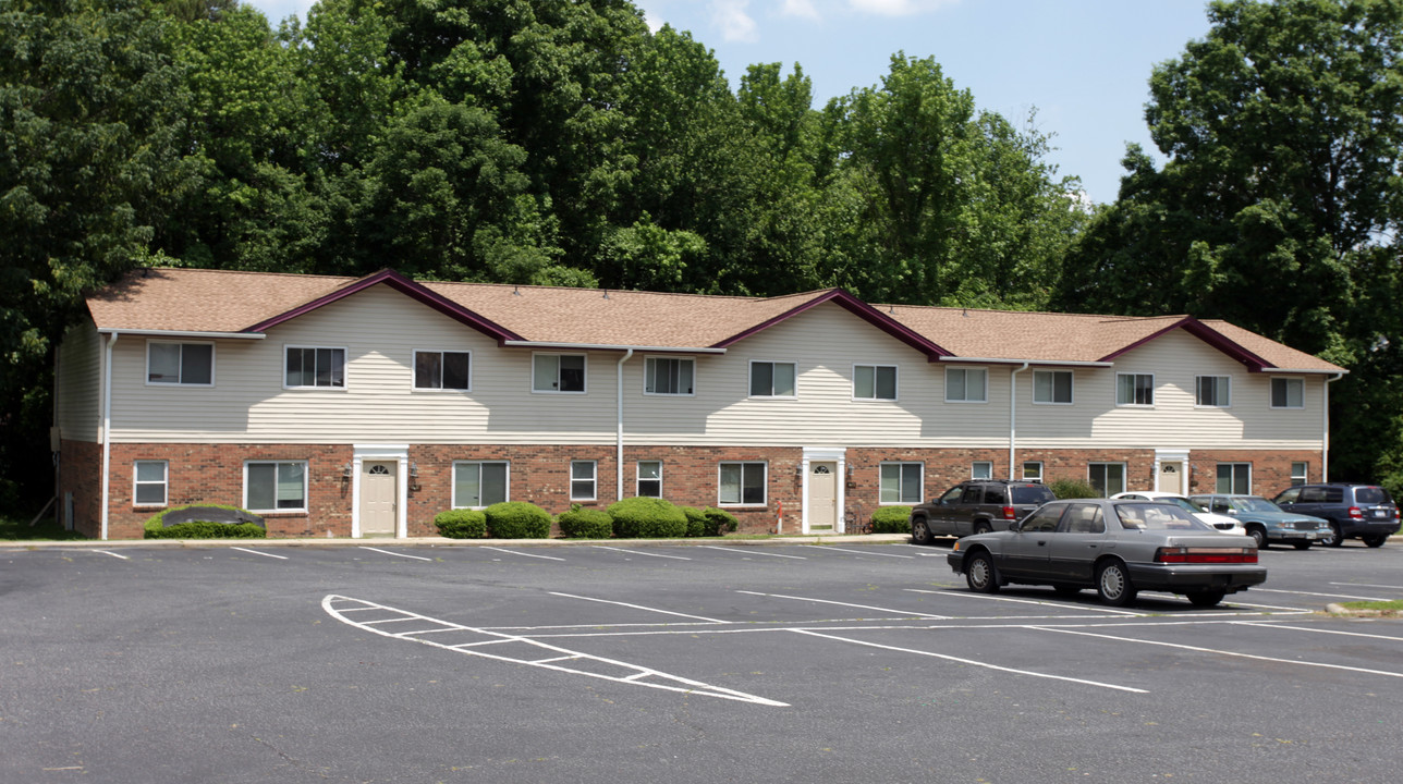 Colony Pointe in Greensboro, NC - Building Photo