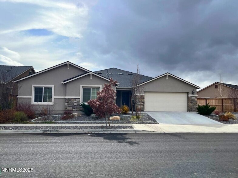 7635 Souverain Ln in Reno, NV - Foto de edificio