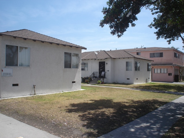 2721 Independence Ave in South Gate, CA - Building Photo