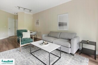 3300 East-West Hwy, Unit 335 in Hyattsville, MD - Foto de edificio - Building Photo