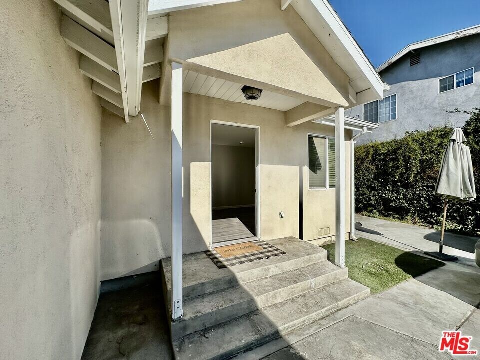 1591 W 35th Pl in Los Angeles, CA - Building Photo