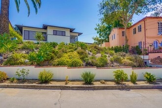 556 Luton Dr in Glendale, CA - Building Photo - Building Photo