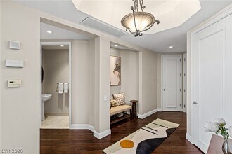 2777 Paradise Rd in Las Vegas, NV - Building Photo - Building Photo