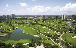 20301 W Country Club Dr in Aventura, FL - Building Photo