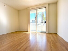 553 S St Andrews Pl in Los Angeles, CA - Foto de edificio - Building Photo