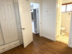 128 13th St, Unit Apt. AB in Seal Beach, CA - Building Photo - Building Photo