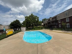 7716 W 85th St in Overland Park, KS - Building Photo - Building Photo