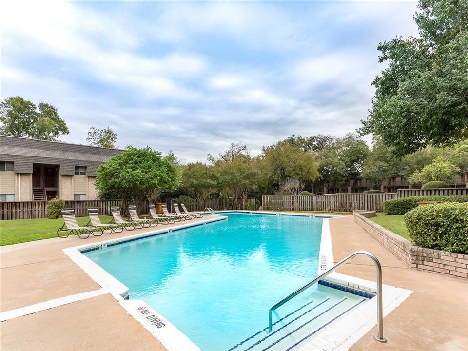The Brook Apartments in Austin, TX - Foto de edificio
