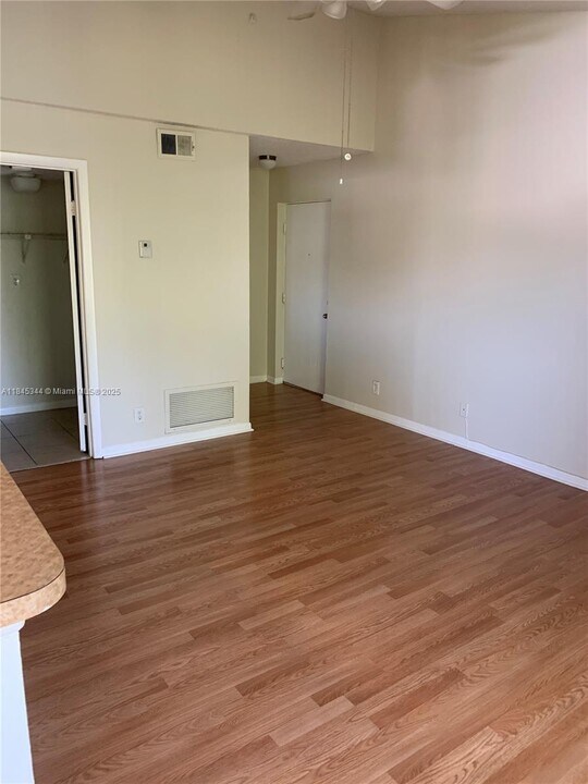 5672 Rock Island Rd in Tamarac, FL - Building Photo