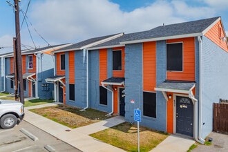 Mayfield Apartments in San Antonio, TX - Foto de edificio - Primary Photo