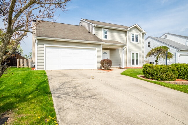8217 Medallion Pl in Fort Wayne, IN - Building Photo - Building Photo