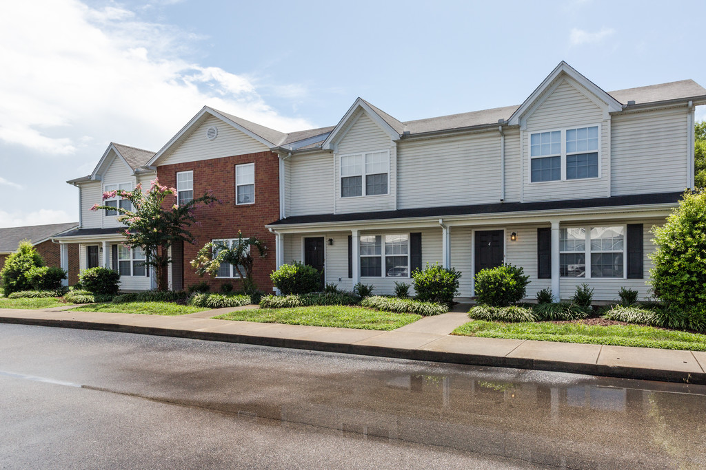 The Summit Townhomes in Murfreesboro, TN | ApartmentHomeLiving.com