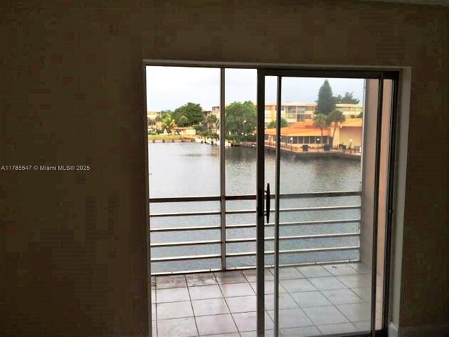 2775 Taft St in Hollywood, FL - Building Photo - Building Photo